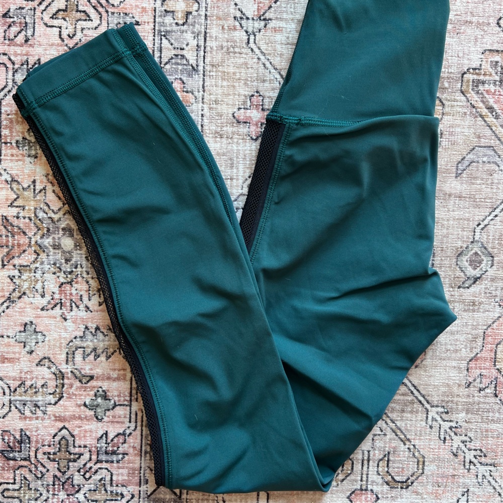 Lululemon tight - 7/8 length extreme pants with mesh
